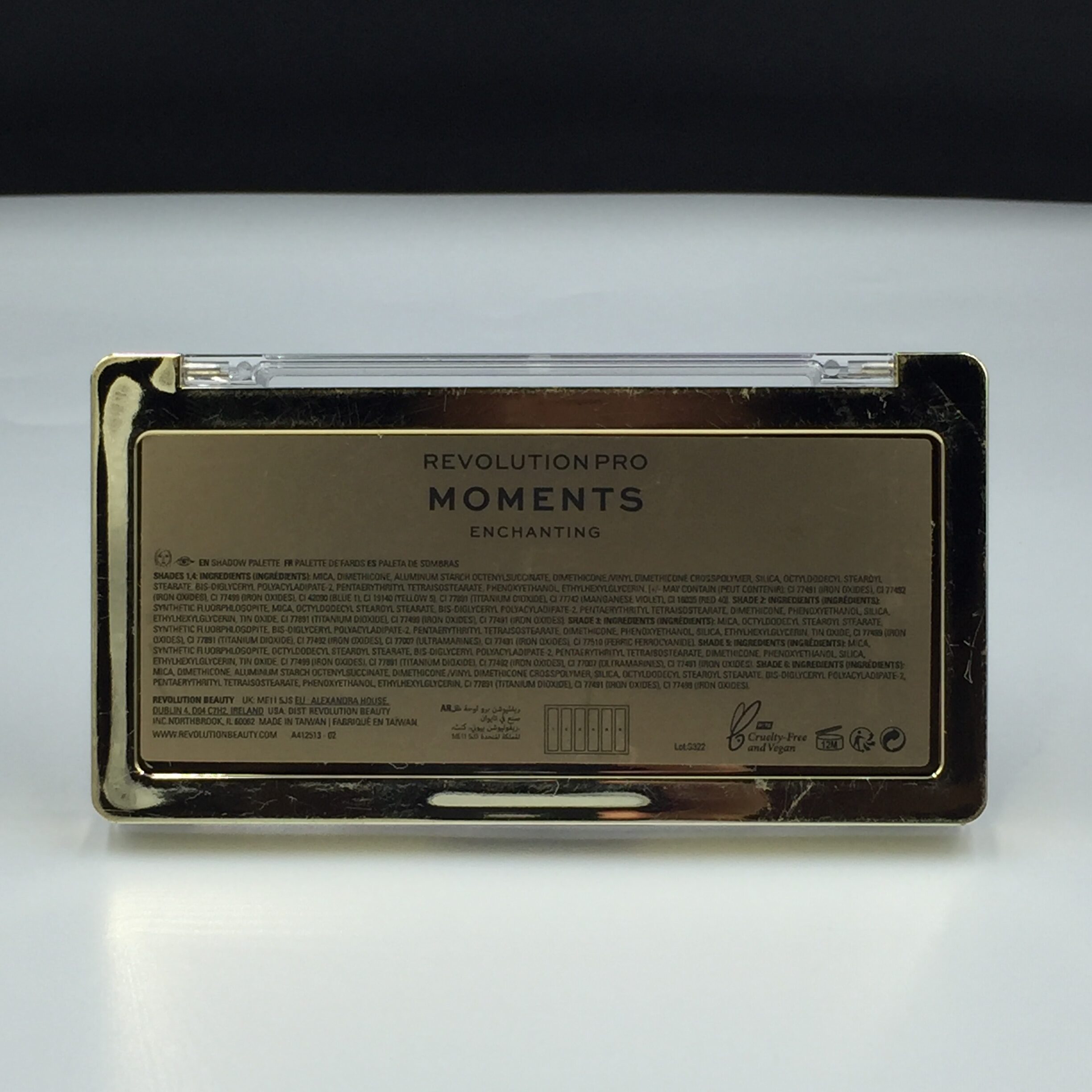Revolution Pro Moments Eyeshadow Palette ( Enchanting )